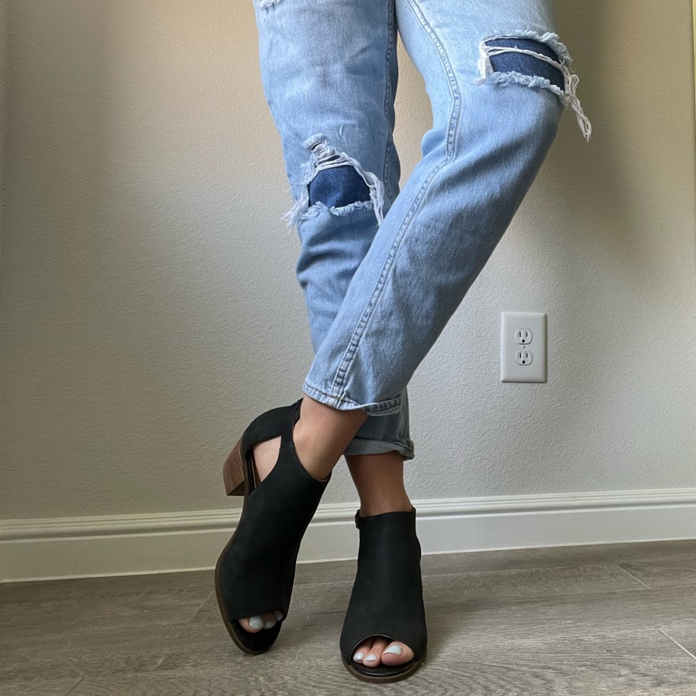 LUCKY HEEL BOOTIES